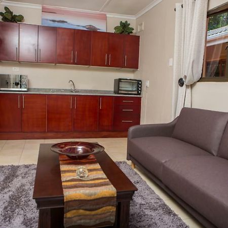 Dyna Guest House Дурбан Экстерьер фото